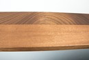 Zwevende mahonie houten wandplank met triade maxi dragers, de wandplank is behandeld met olie.