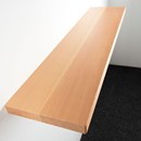 Zwevende oregon pine wandplank in de maat 1000x250x38mm, behandeld met lak.