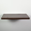 Zwevende wenge wandplank in de maat 650x350x40mm, behandeld met lak.